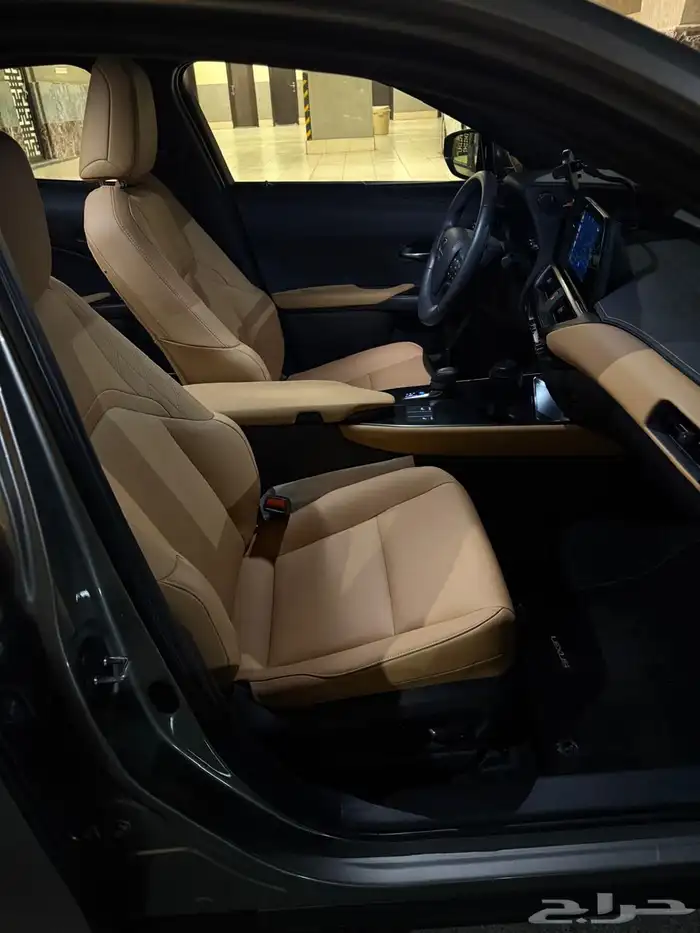 لكزس UX300 2024 ( عداد 5 الاف فقط ) 8