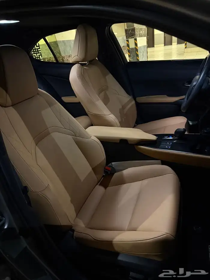 لكزس UX300 2024 ( عداد 5 الاف فقط ) 9