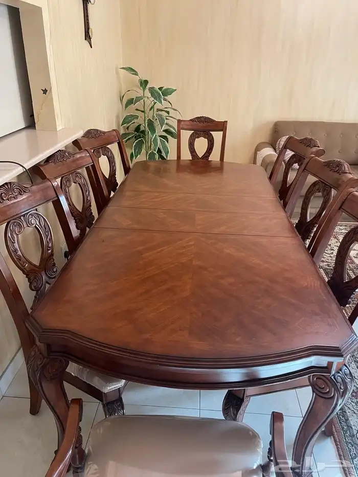 طاولة طعام خشب نظيفه 1