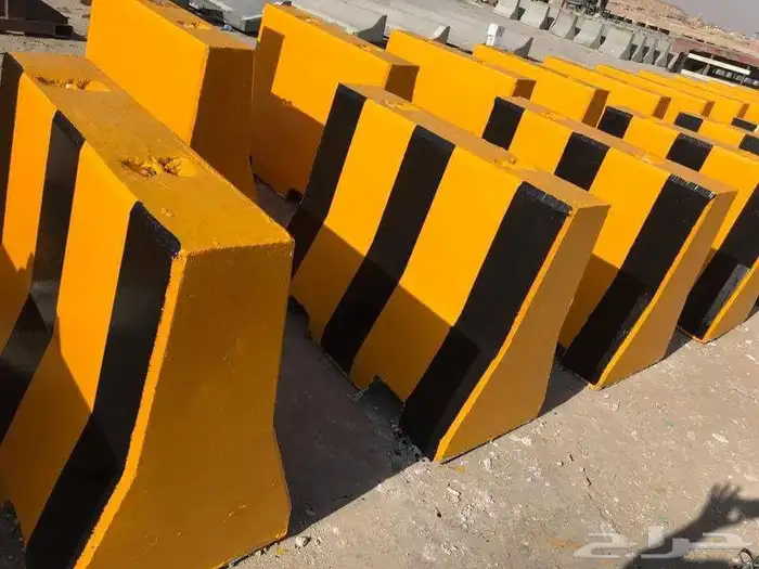 حواجز خرسانية نيوجرسي سفتي مصدات قواعد انارة حجر 9