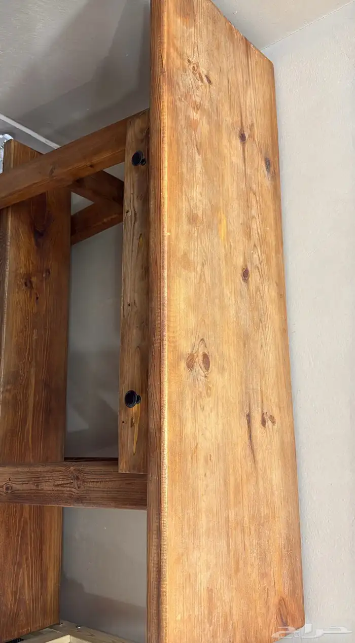 طاوله ركن قهوه كلاسك خشب طبيعي مع رف خشبي 1