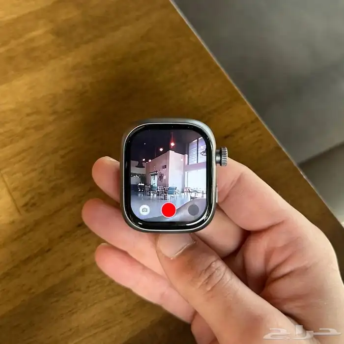 ساعه شبيهه ابل جوده عاليه وفيها جميع برامج التواصل 5