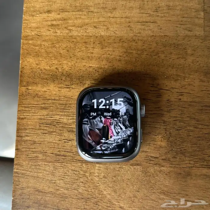 ساعه شبيهه ابل جوده عاليه وفيها جميع برامج التواصل 1