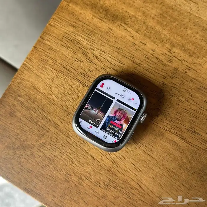 ساعه شبيهه ابل جوده عاليه وفيها جميع برامج التواصل 3