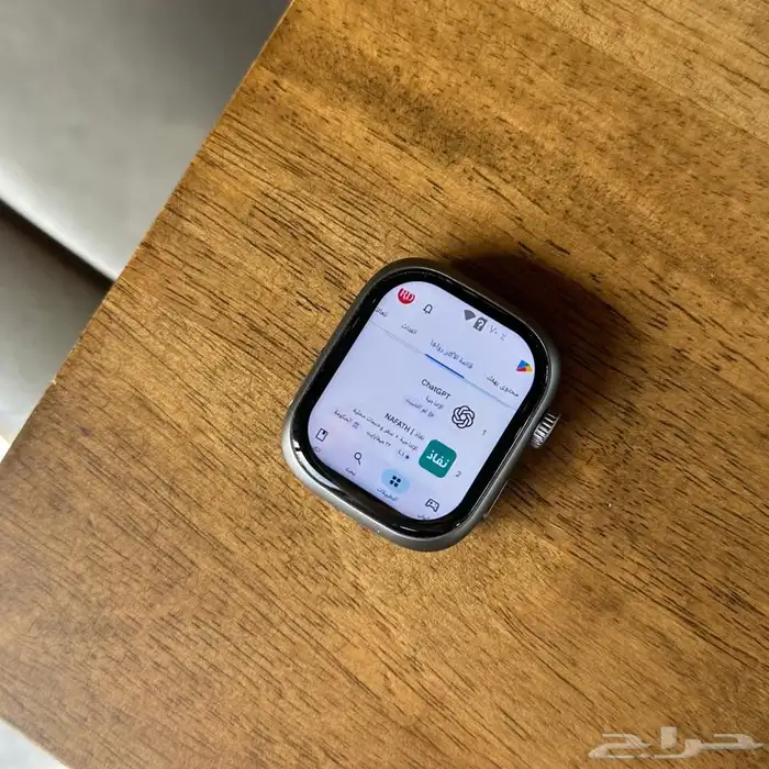 ساعه شبيهه ابل جوده عاليه وفيها جميع برامج التواصل 4