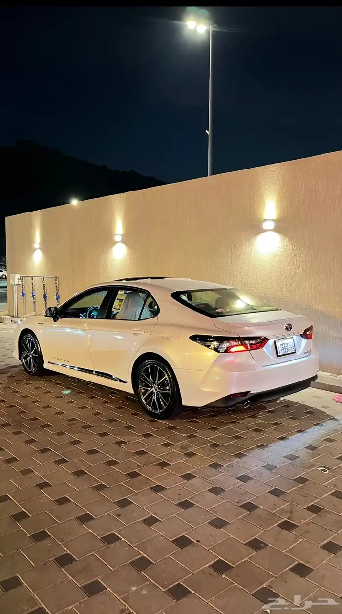 كامري 2022 ابيض Gle هايبرد 1