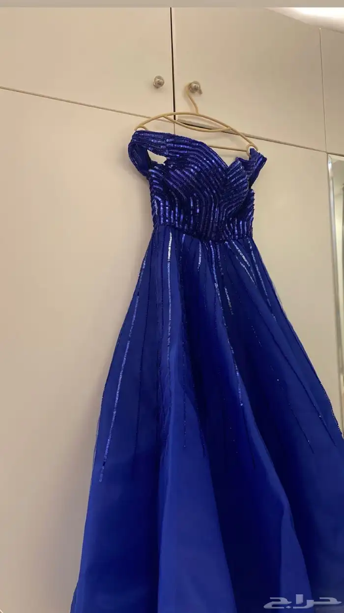 فستان نيلي فخم من تصميم مصممة سعر البيع 1500 وقابل للتفاوض 1