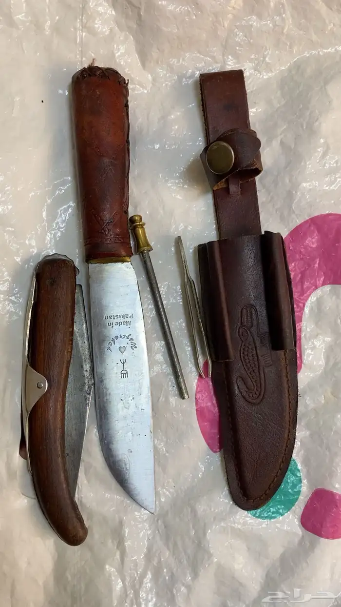 سكين ام شوكه الاصليه مع خباها ومسن ومنقاش 1