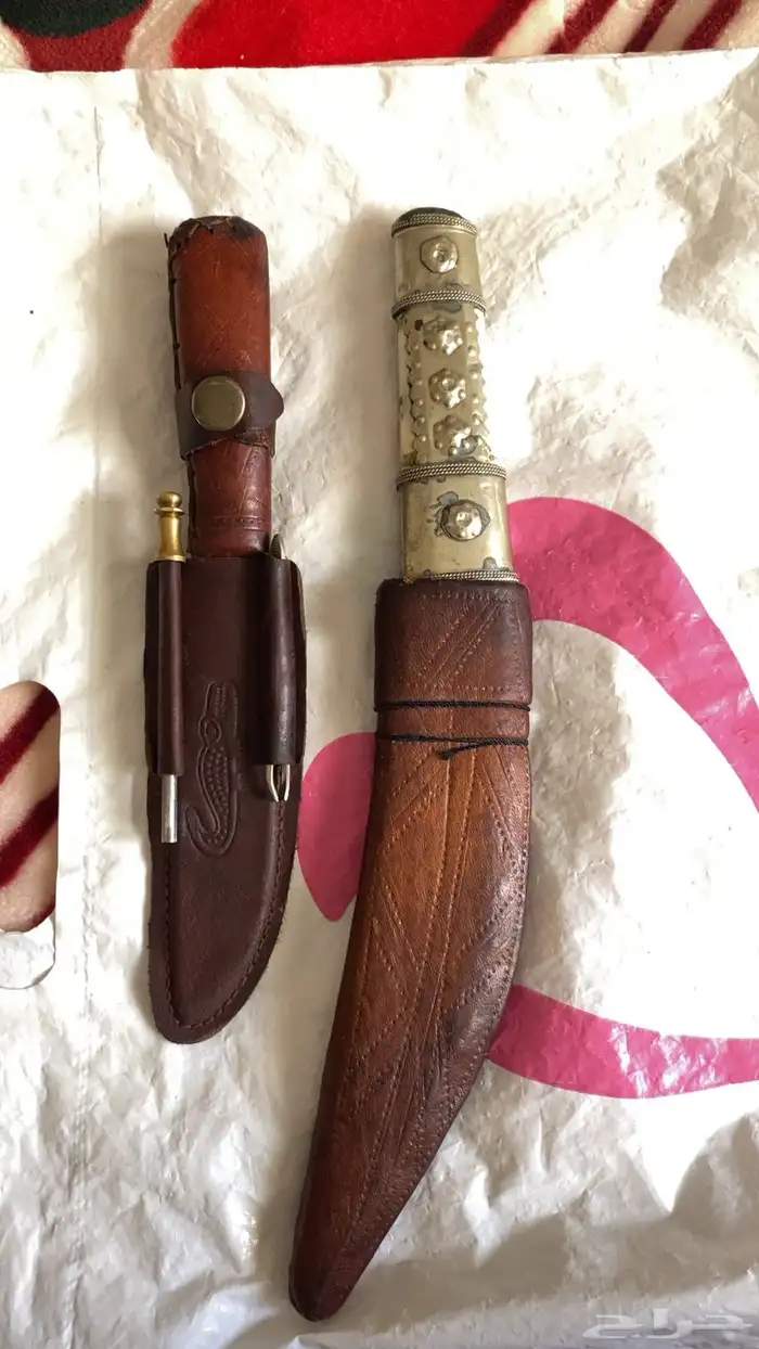 سكين ام شوكه الاصليه مع خباها ومسن ومنقاش 0