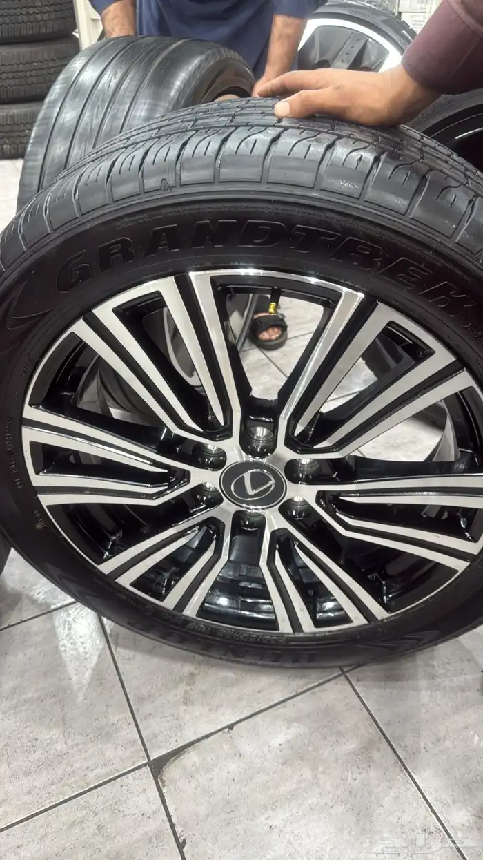 جنوط لكزييز VIB مقاس 22 اصلي وكاله منزله من موتر مع كفرات د 13