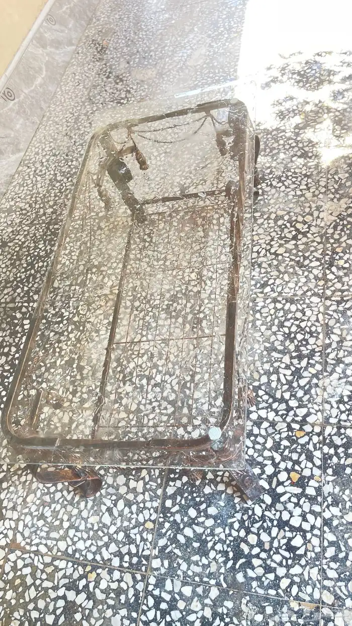 طاوله وأربعه كراسي للبيع 7