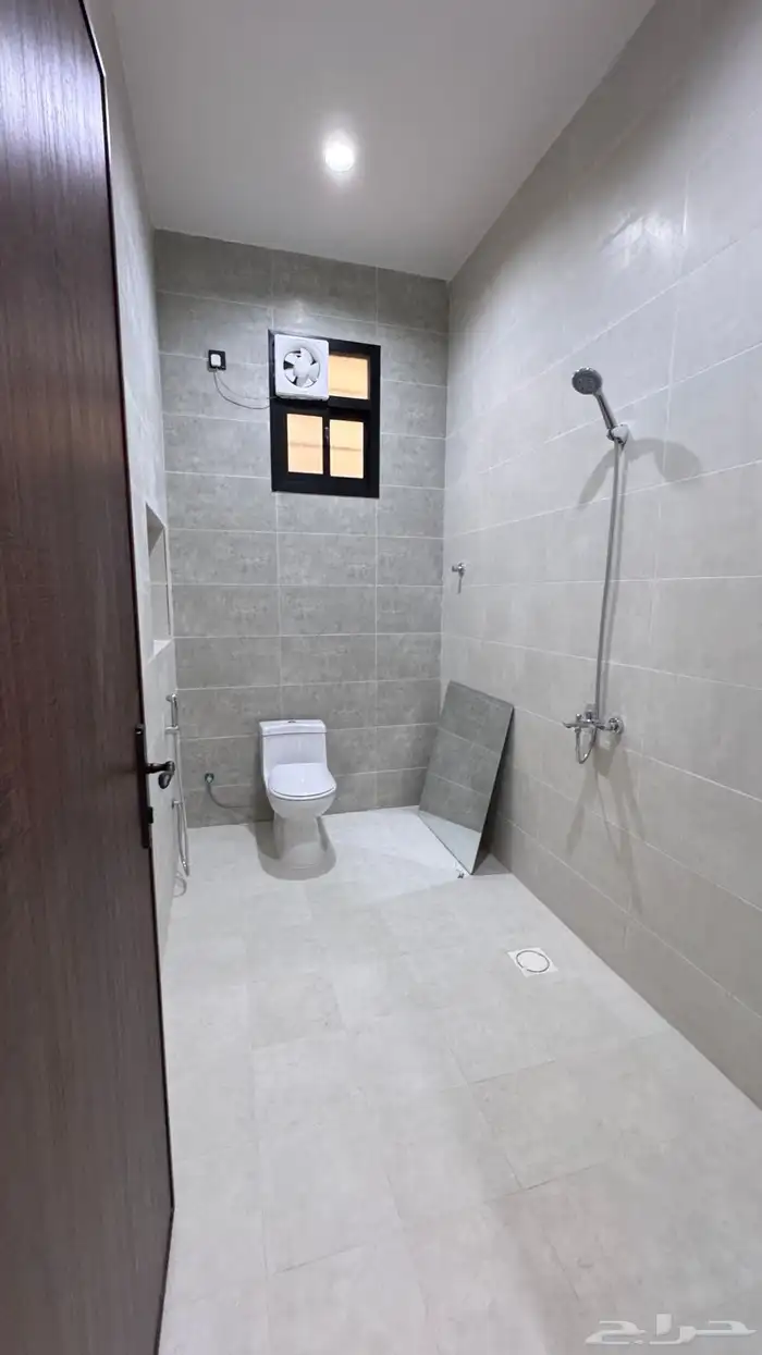 للبيع دور مستقل على ارض كامله حى دره الخميس 13