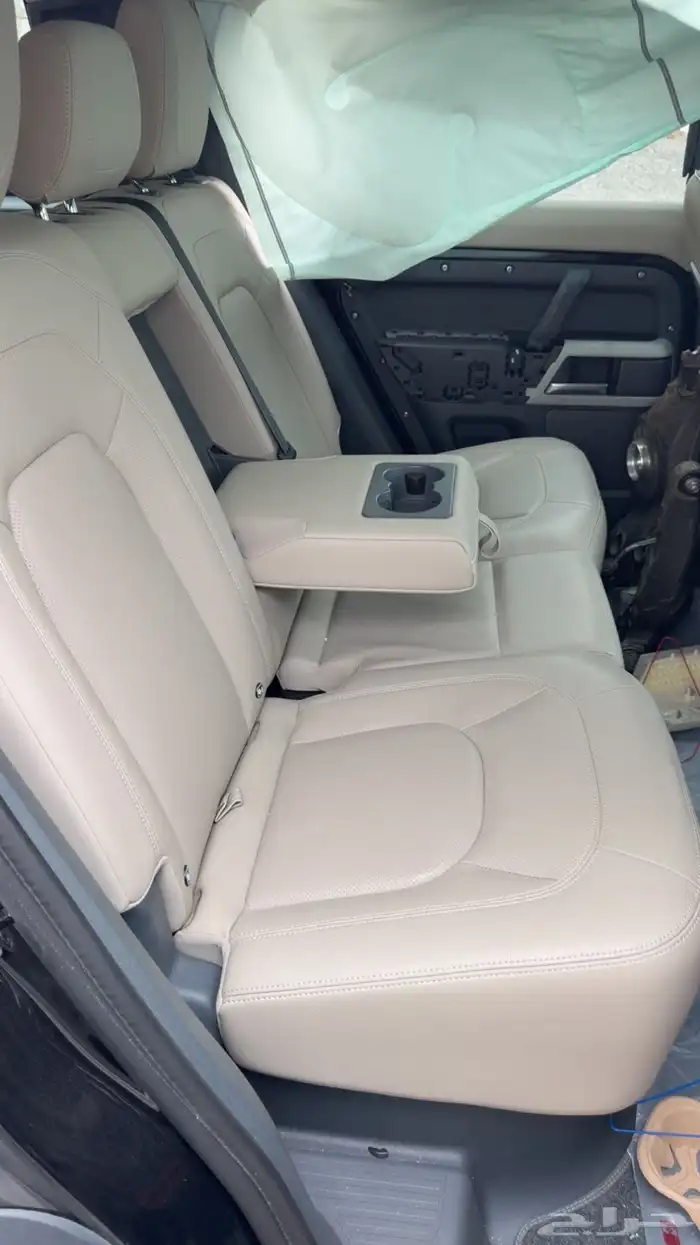 لاند روفر ديفيندر 110 SE 9