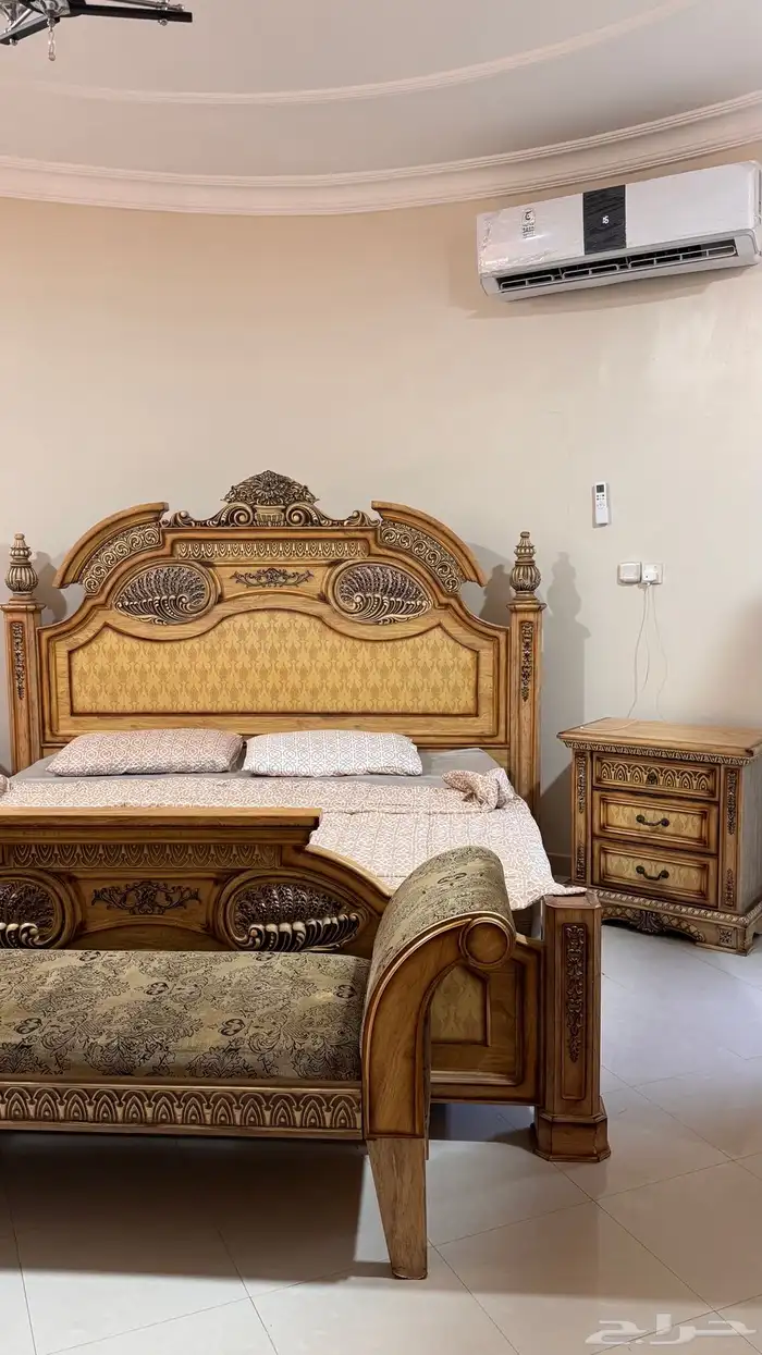 غرفة نوم فخمة طراز كلاسيكي خشب ثقيل بحالة جيده 1