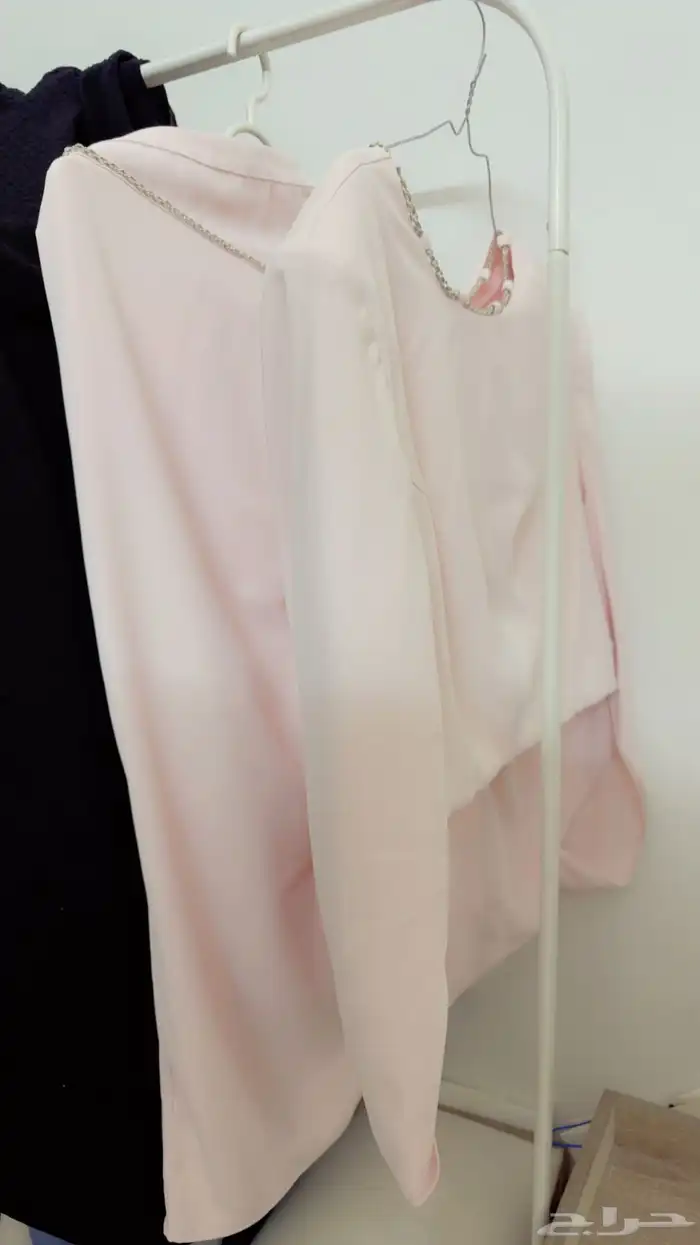 طقم من قطعتين تنورة وبلوزة كريب PINK بفتحة من الخصر 2