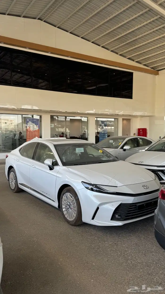 عرض خاااص كمية محدودة كامري LE بنزين ابيض 2025 1