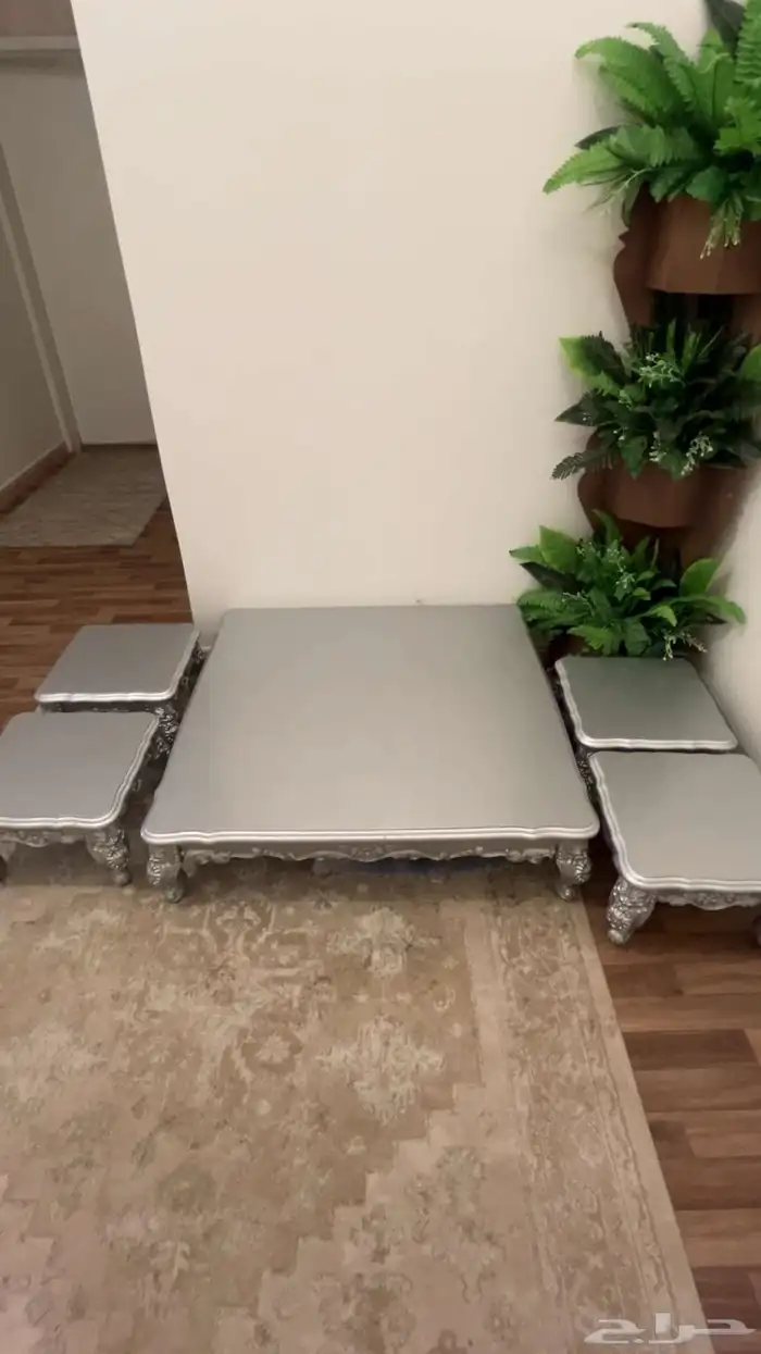 طاوله مع اربع طاولات خدمه جلسه ارضيه مع ستاره 1