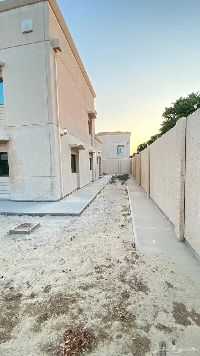فيلا للإيجار حي جلمودة 5