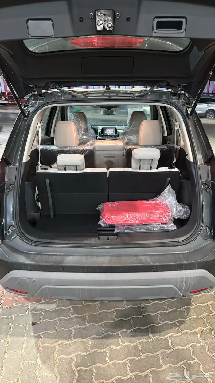 نيسان اكس تريل ستاندر 7 ركاب بدون دبل 2025 10