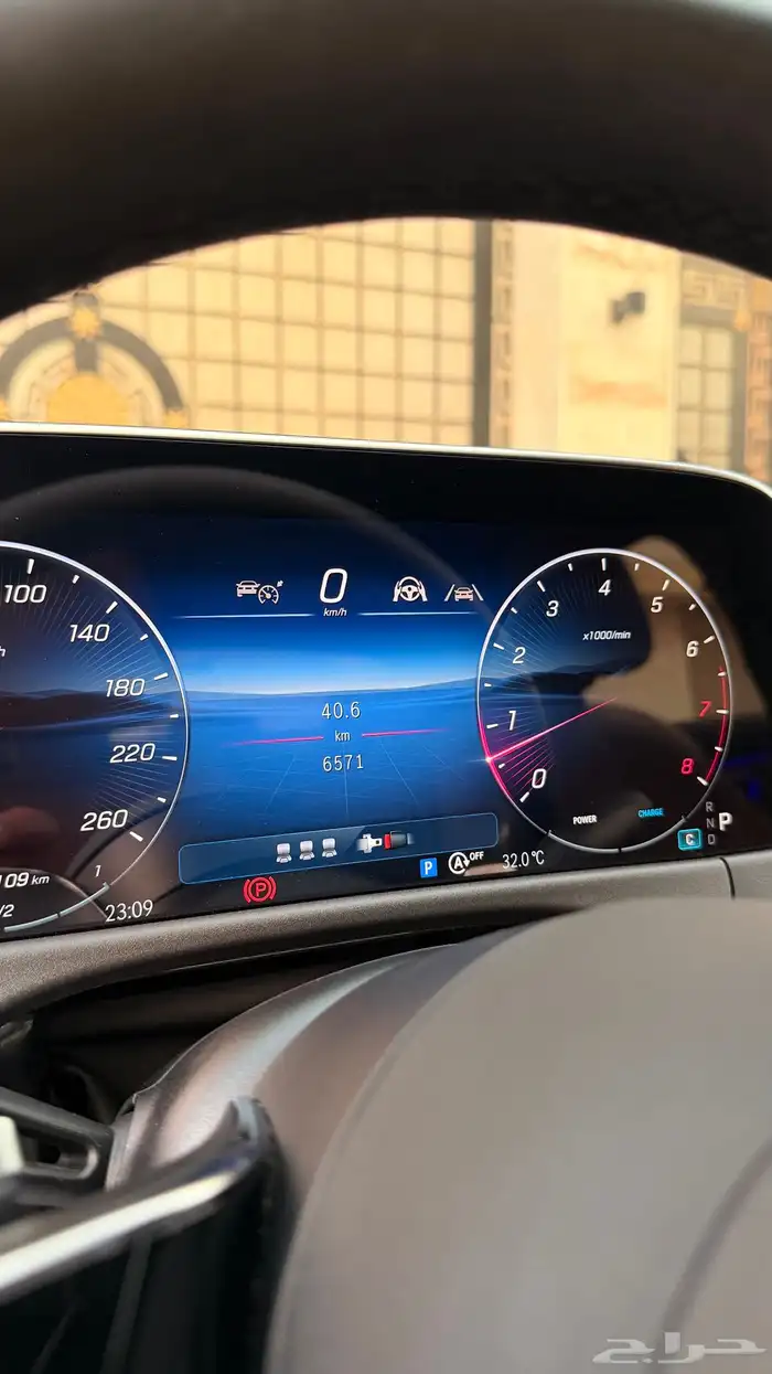 مرسيدس E200 2025 شبه اصفار 14