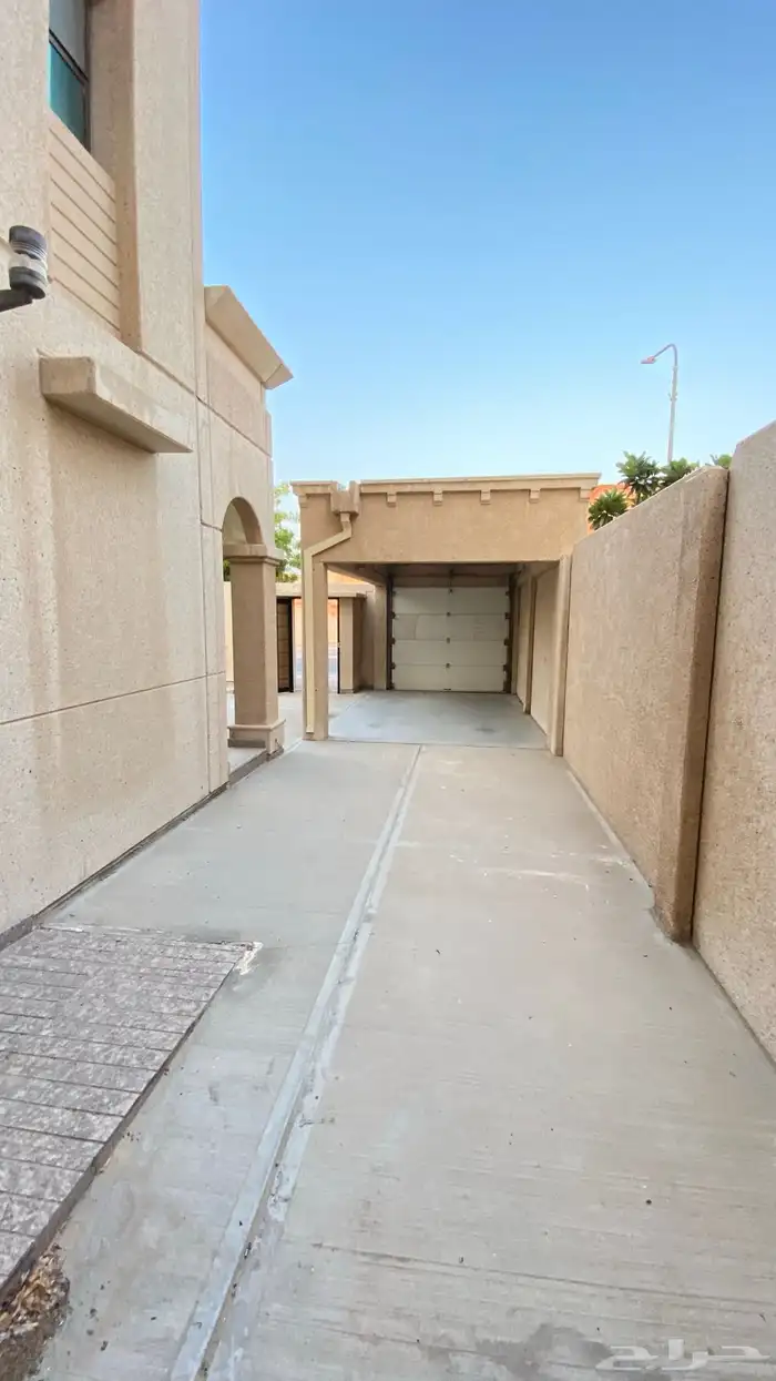 فيلا للإيجار حي جلمودة 7