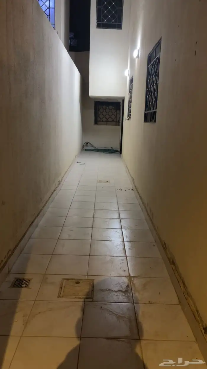 شقة للايجار حي العزيزية 4