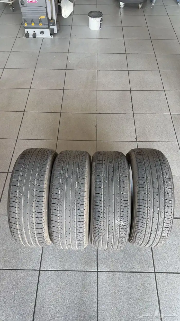 كفرات شبه جديده للبيع يوكوهاما مقاس 215 50 17 1