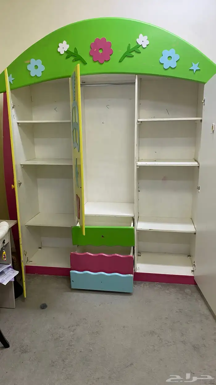 دولاب ملابس أطفال للبيع بحالة جيدة 2