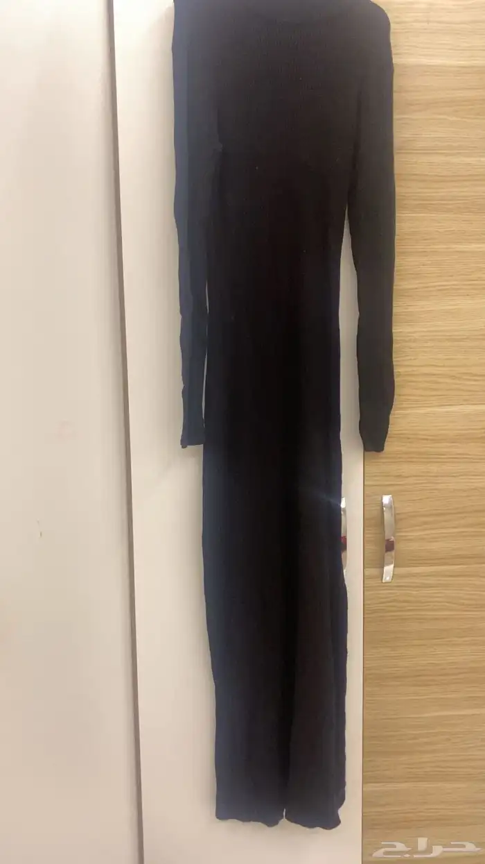 فستان اسود صوف طويل فتحه على الجنب وجاكيت معه من استردا 0