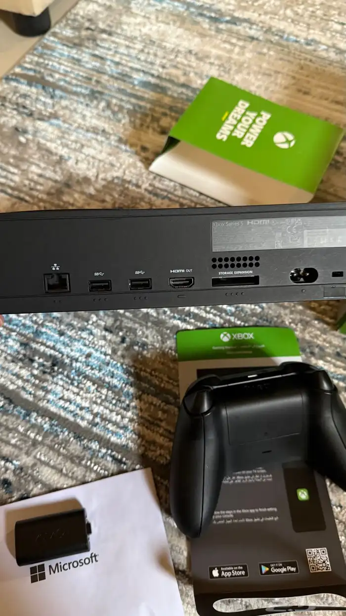 اكس بوكس سيريس S (1TB) استخدام خفيف جد ا مع كامل الملحقات 8