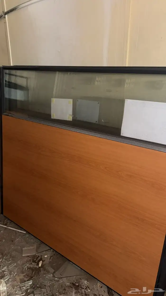 اثاث مكتبي 10 قطع مع بارتشن وطاوله استقبال ودواليب وطاولات 1