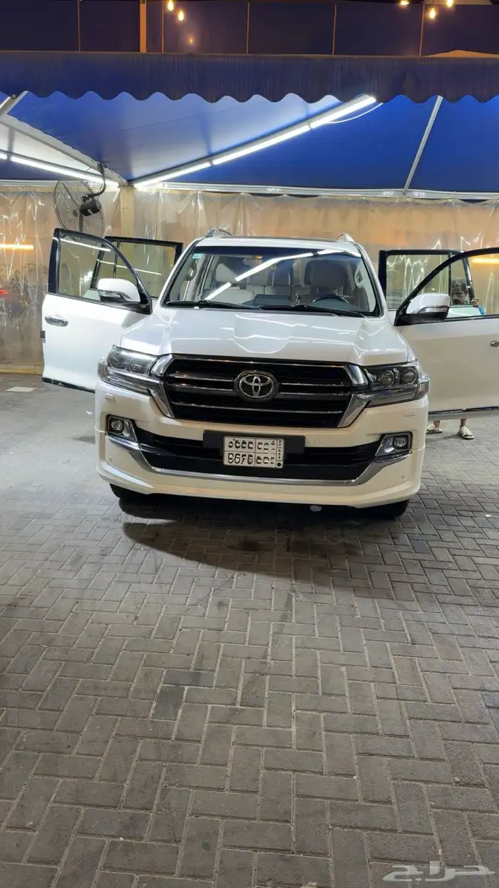 لاند كروزر 2020 قراند تورنق للبيع 8