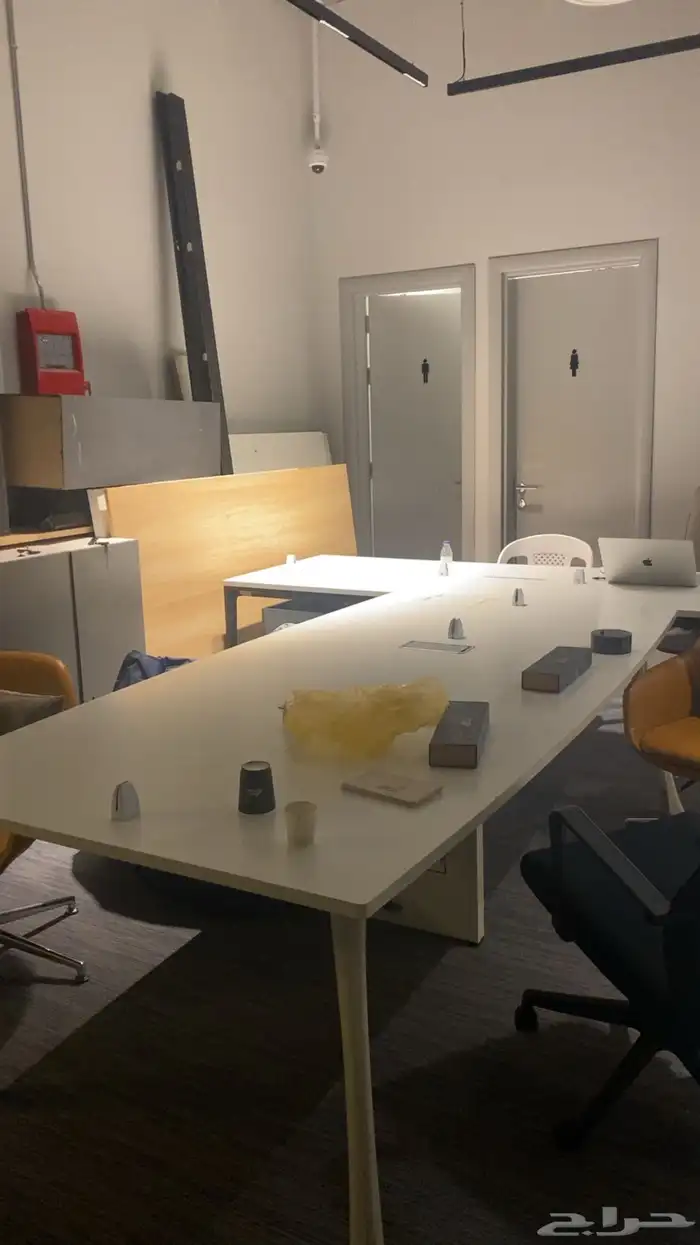 اثاث مكتبي نظيف جدا 1