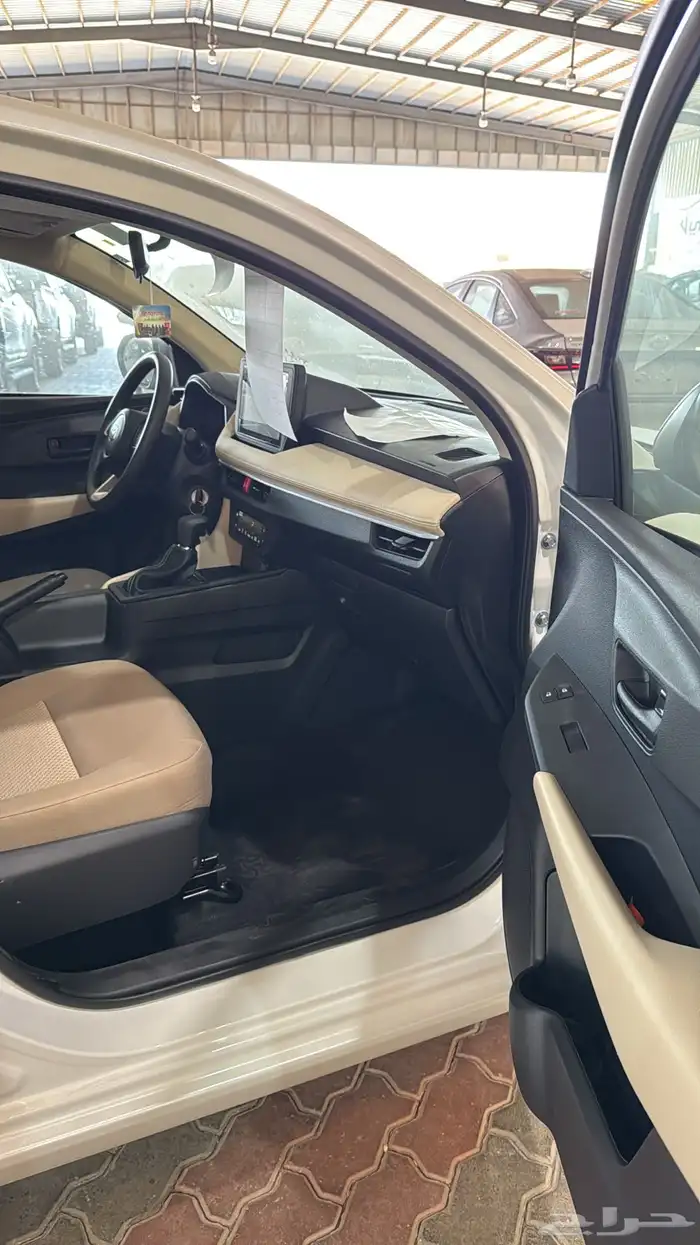 تويوتا يارس فئة Y ليميتد بنزين 2026 8