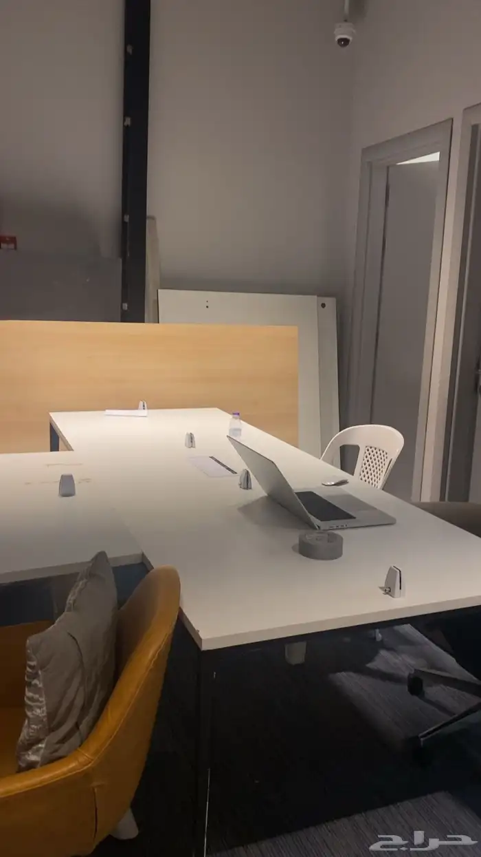 اثاث مكتبي نظيف جدا 0