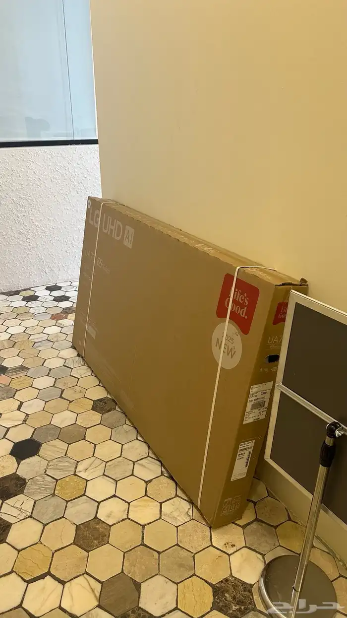 تلفزيون LG 65 بوصه جديد 0