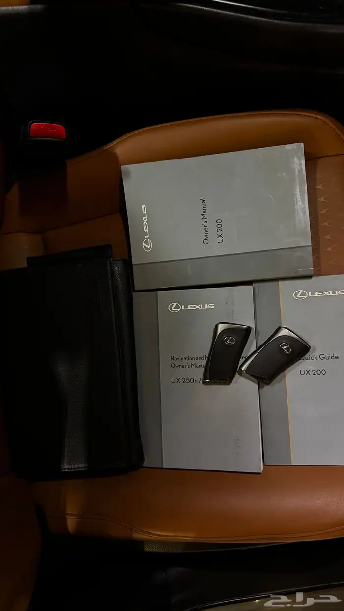 لكزس UX200 بنزين 2021 تيتانيوم وكالة 10