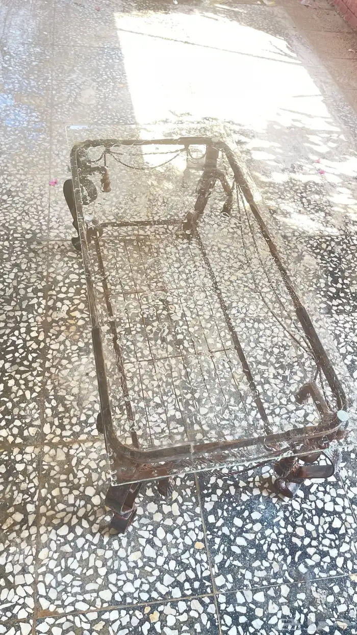 طاوله وأربعه كراسي للبيع 4