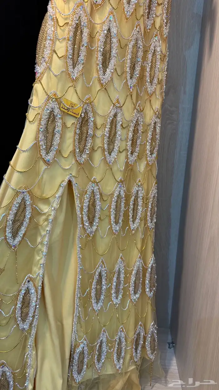 فستان فخم للبيع قابل للتفاوض 3