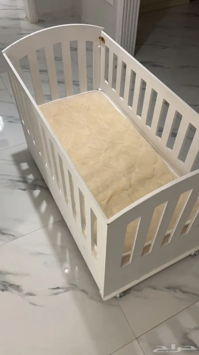 سرير اطفال 1