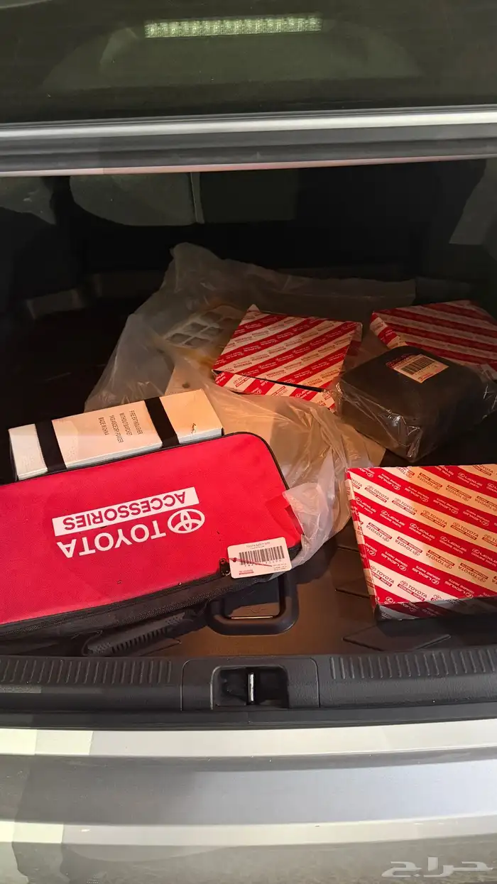 كامري LE بنزين 2025 فضي وكالة 11