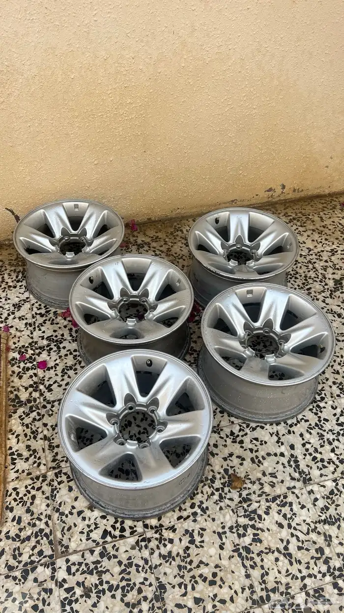 للبيع 5 جنوط فتك اصلي 0