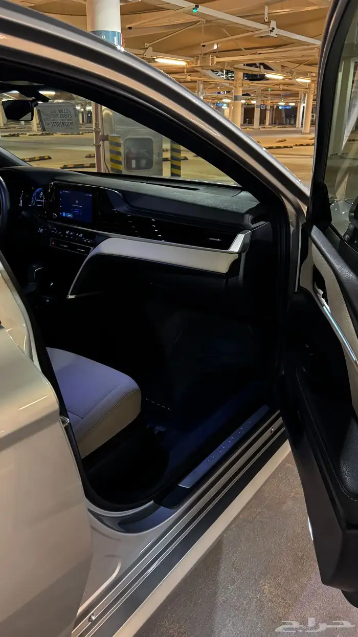 كامري LE بنزين 2025 فضي وكالة 8