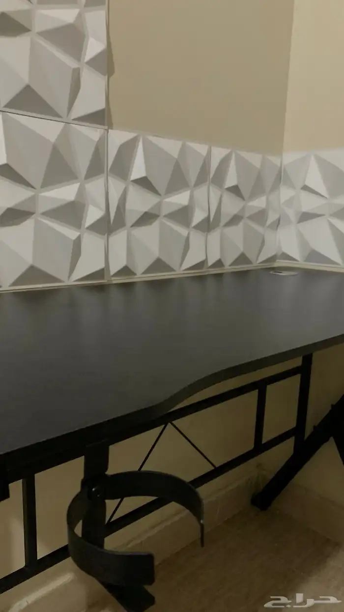 طاوله قيمنق كبيره و واسعه على السوم 3