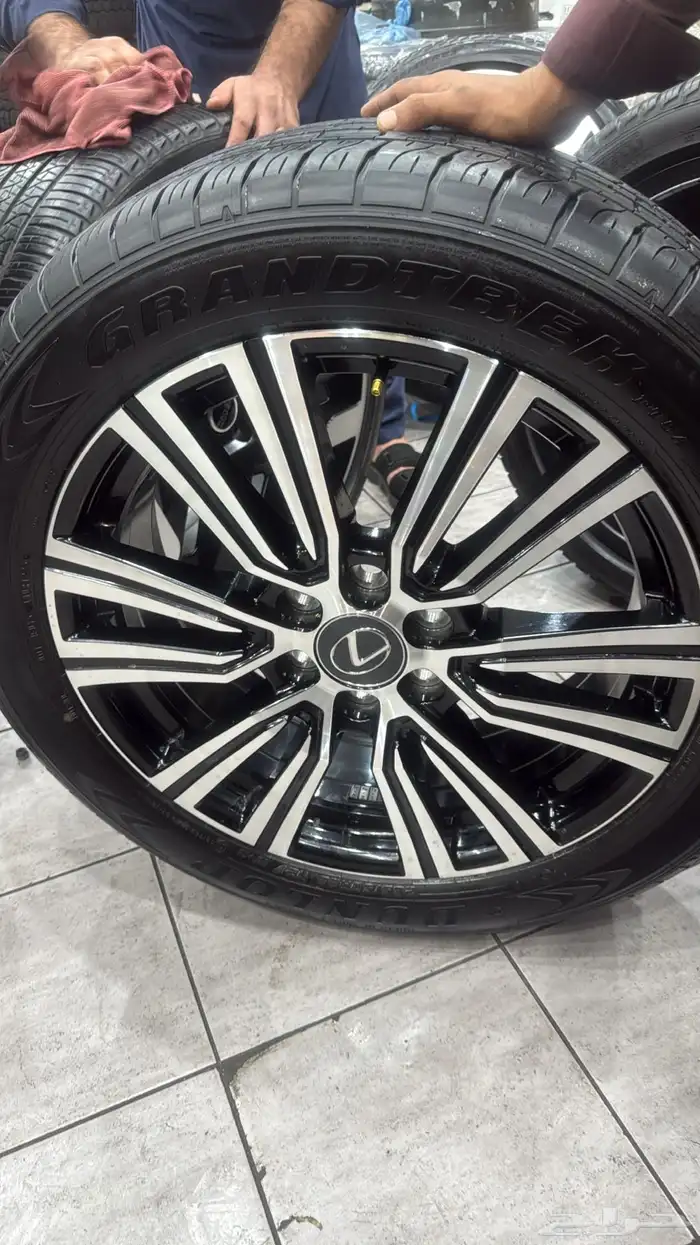 جنوط لكزييز VIB مقاس 22 اصلي وكاله منزله من موتر مع كفرات د 12