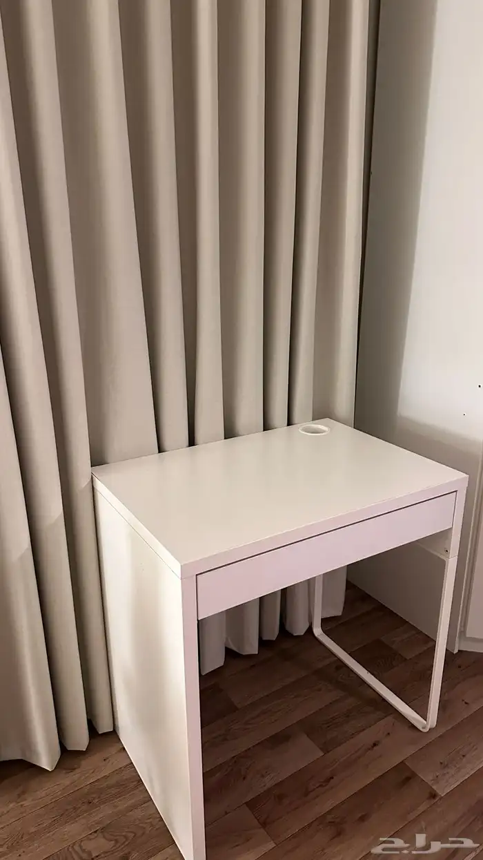 مكتب وكرسي من ايكيا 1