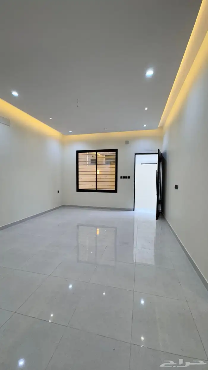 للبيع دور مستقل على ارض كامله حى دره الخميس 9