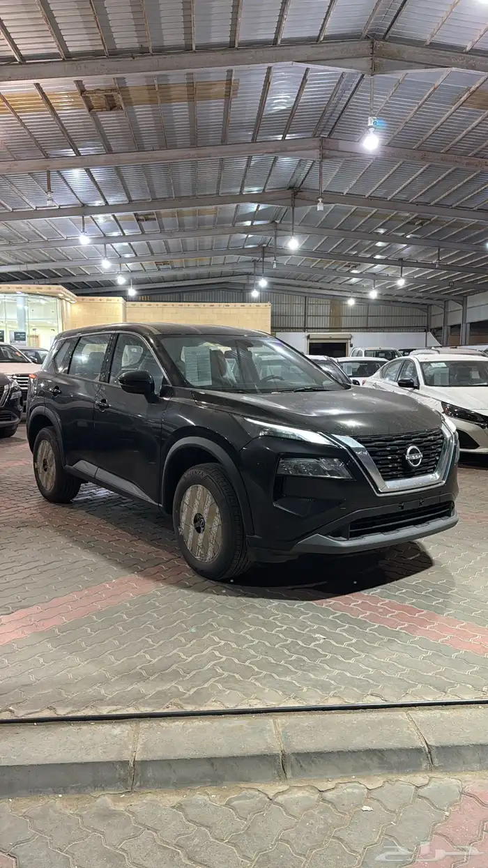 نيسان اكس تريل ستاندر 7 ركاب بدون دبل 2025 1