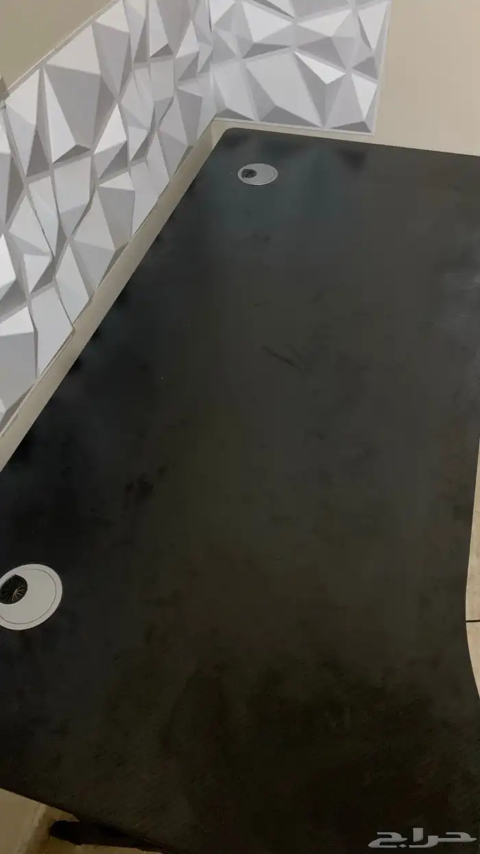 طاوله قيمنق كبيره و واسعه على السوم 2