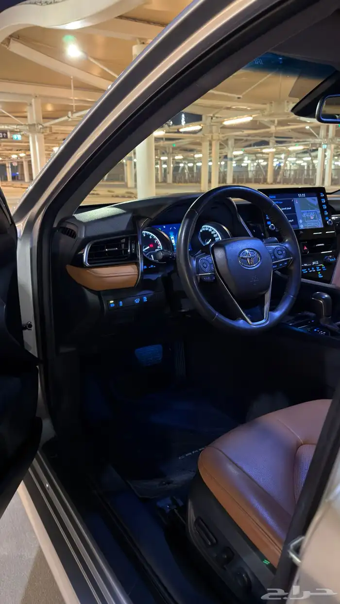 كامري V6 قراندي 2023 فضي وكالة 6